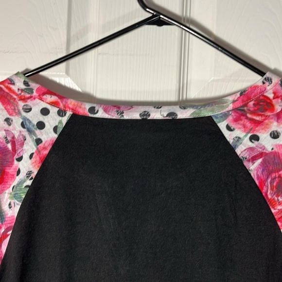 UDear tunic top NWT pull over black with rose polka dot pattern sleeves XL - Picture 10 of 12